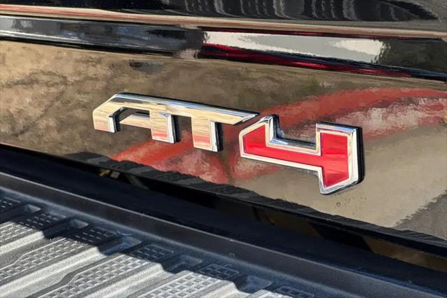 2025 GMC Sierra 2500HD 4WD Crew Cab Standard Bed AT4