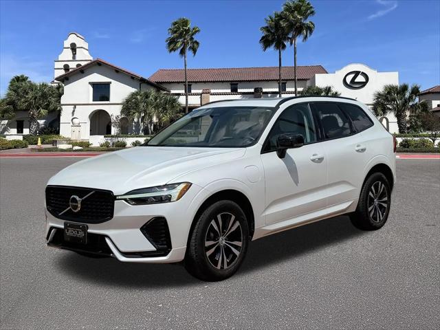 2024 Volvo XC60 Recharge T8 Core Dark Theme