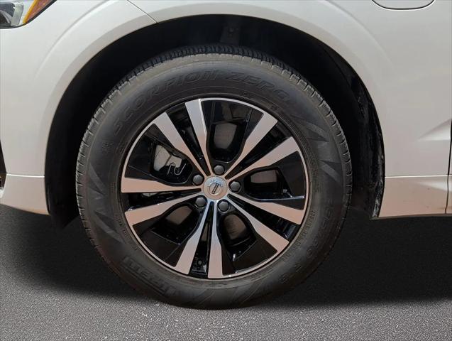 2024 Volvo XC60 Recharge T8 Core Dark Theme