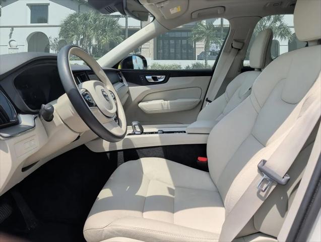 2024 Volvo XC60 Recharge T8 Core Dark Theme