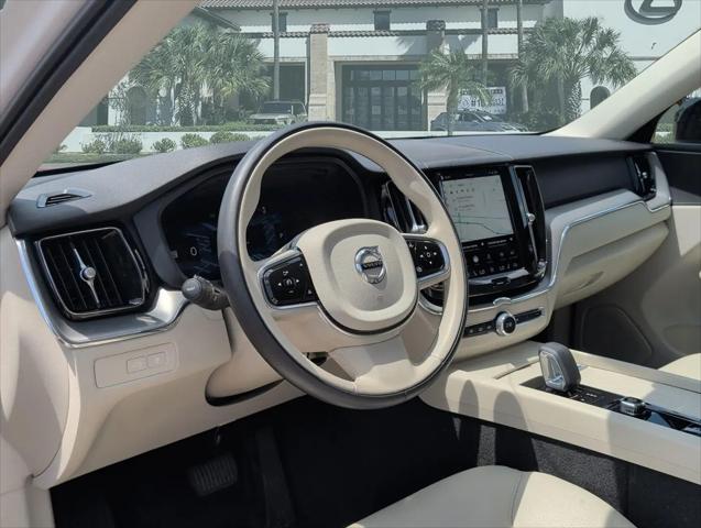 2024 Volvo XC60 Recharge T8 Core Dark Theme