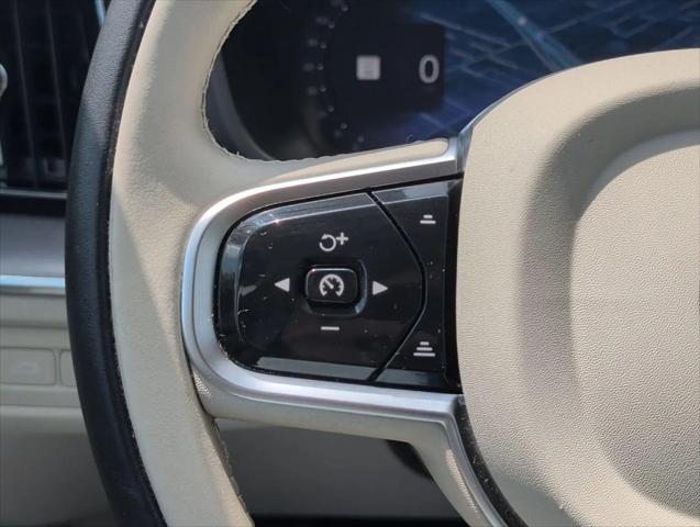 2024 Volvo XC60 Recharge T8 Core Dark Theme