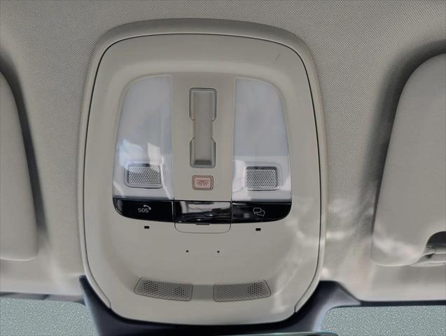 2024 Volvo XC60 Recharge T8 Core Dark Theme