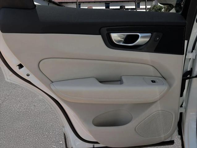 2024 Volvo XC60 Recharge T8 Core Dark Theme