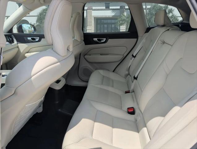 2024 Volvo XC60 Recharge T8 Core Dark Theme