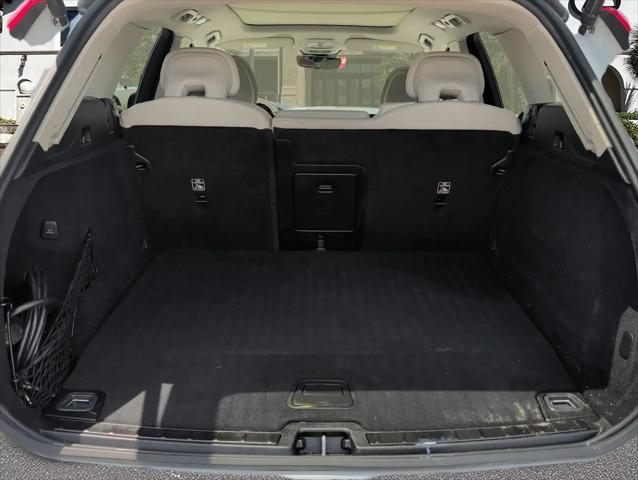 2024 Volvo XC60 Recharge T8 Core Dark Theme