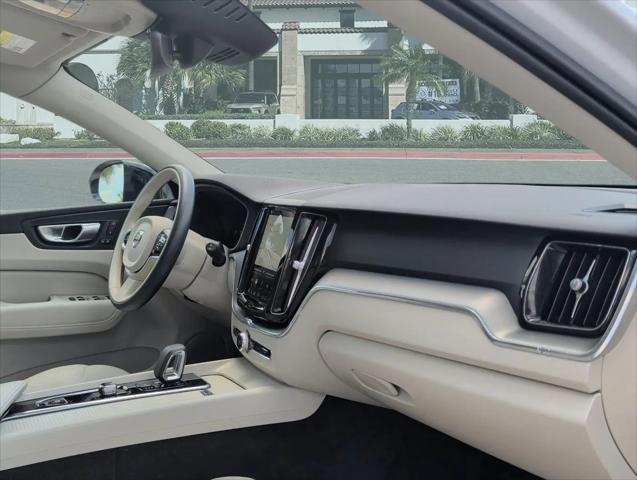 2024 Volvo XC60 Recharge T8 Core Dark Theme