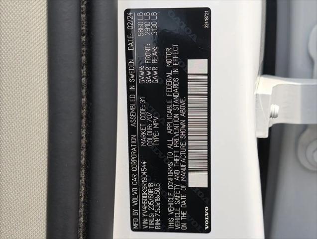 2024 Volvo XC60 Recharge T8 Core Dark Theme