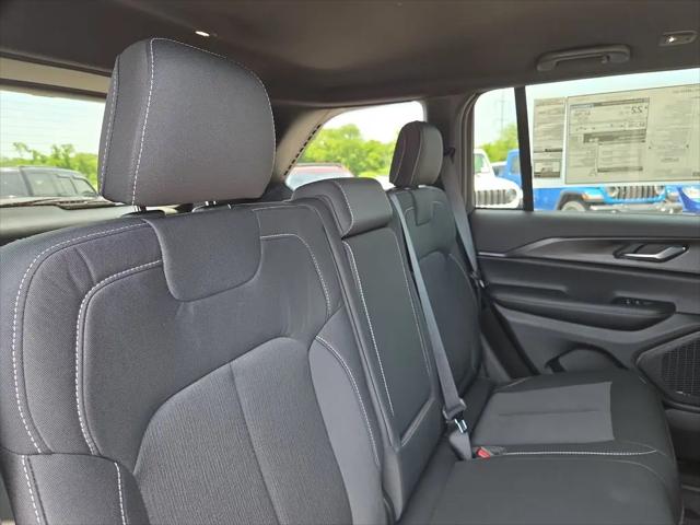 2026 Jeep Grand Cherokee Laredo 4x2