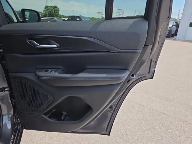 2026 Jeep Grand Cherokee Laredo 4x2