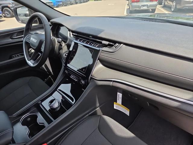 2026 Jeep Grand Cherokee Laredo 4x2