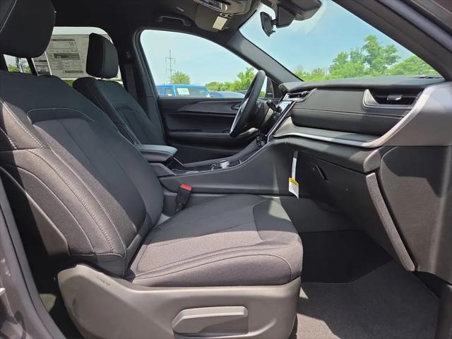 2026 Jeep Grand Cherokee Laredo 4x2
