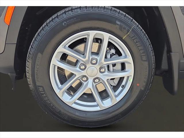2026 Jeep Grand Cherokee Laredo 4x2
