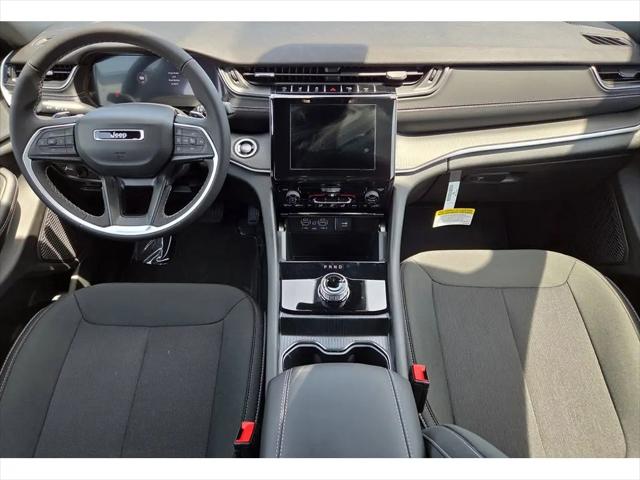 2026 Jeep Grand Cherokee Laredo 4x2
