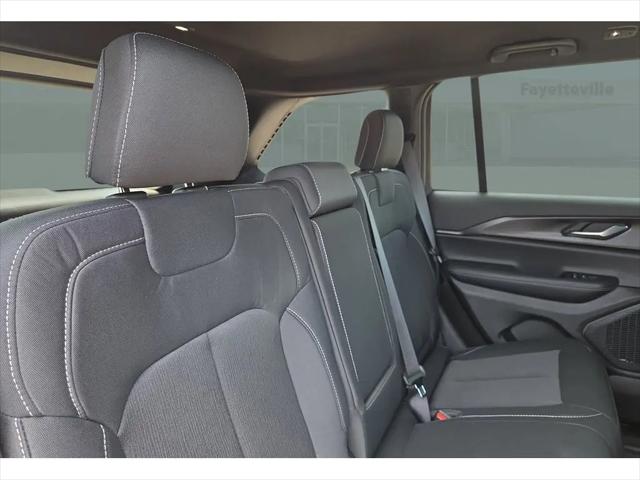 2026 Jeep Grand Cherokee Laredo 4x2