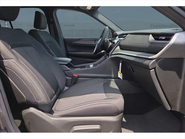 2026 Jeep Grand Cherokee Laredo 4x2