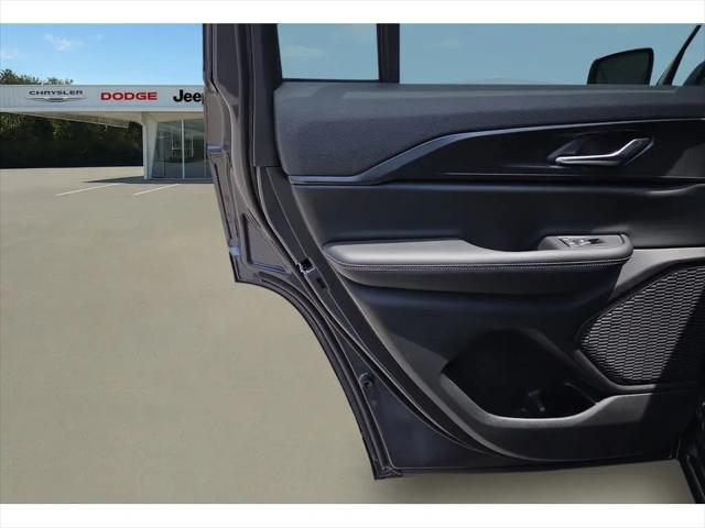 2026 Jeep Grand Cherokee Laredo 4x2