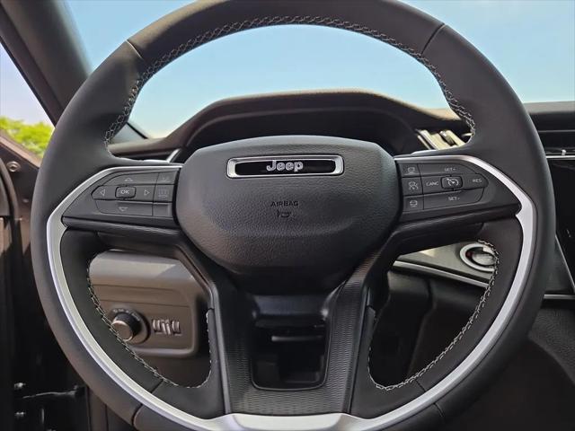 2026 Jeep Grand Cherokee Laredo 4x2