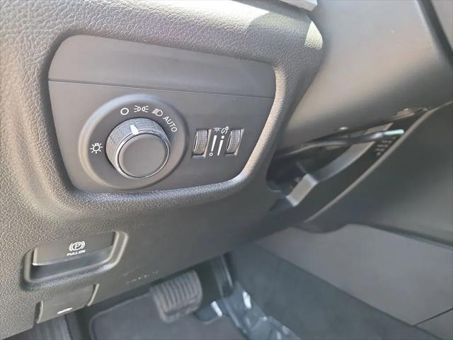 2026 Jeep Grand Cherokee Laredo 4x2