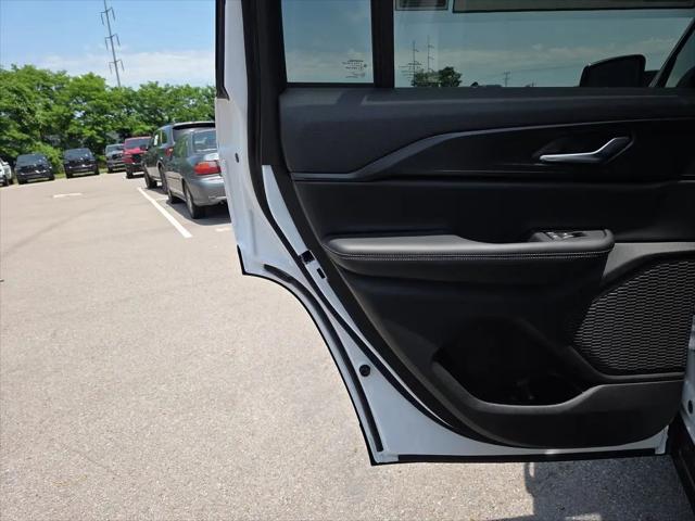 2026 Jeep Grand Cherokee Laredo 4x2
