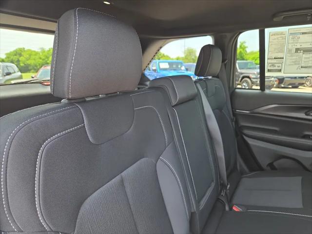 2026 Jeep Grand Cherokee Laredo 4x2