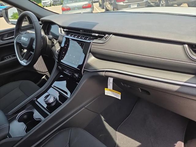 2026 Jeep Grand Cherokee Laredo 4x2