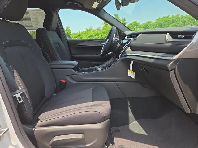 2026 Jeep Grand Cherokee Laredo 4x2