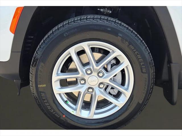 2026 Jeep Grand Cherokee Laredo 4x2