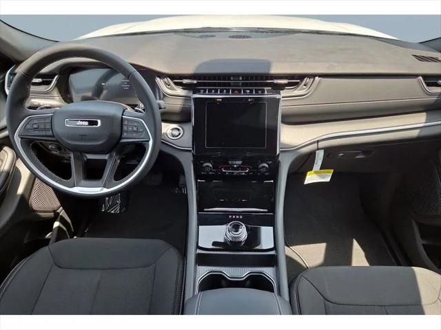 2026 Jeep Grand Cherokee Laredo 4x2
