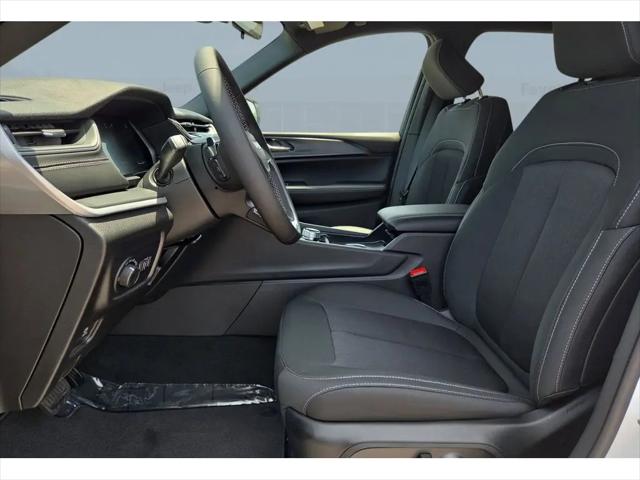 2026 Jeep Grand Cherokee Laredo 4x2