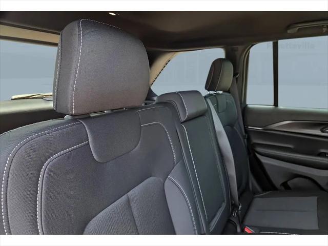 2026 Jeep Grand Cherokee Laredo 4x2