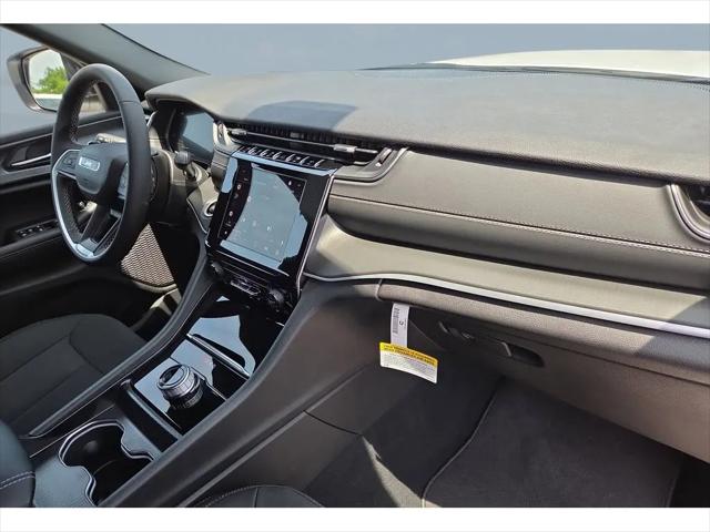 2026 Jeep Grand Cherokee Laredo 4x2