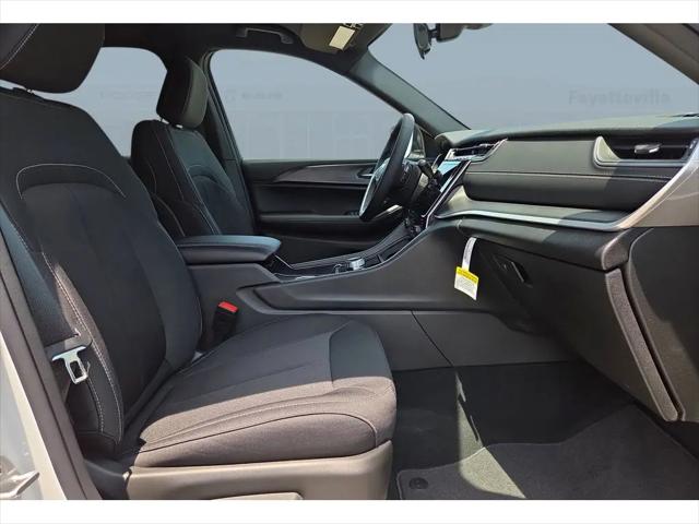 2026 Jeep Grand Cherokee Laredo 4x2