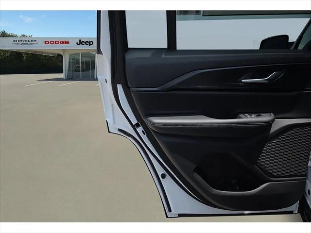2026 Jeep Grand Cherokee Laredo 4x2