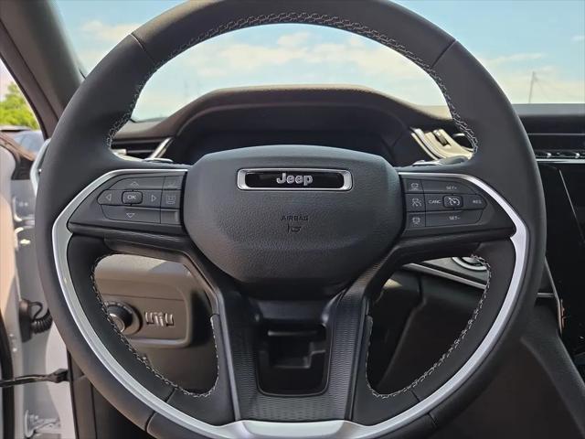 2026 Jeep Grand Cherokee Laredo 4x2