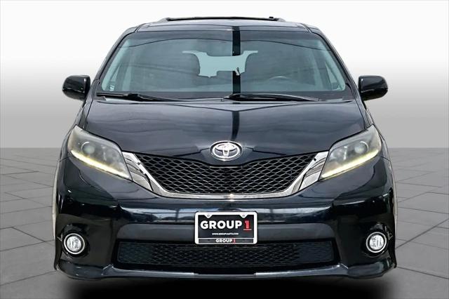 2015 Toyota Sienna SE 8 Passenger