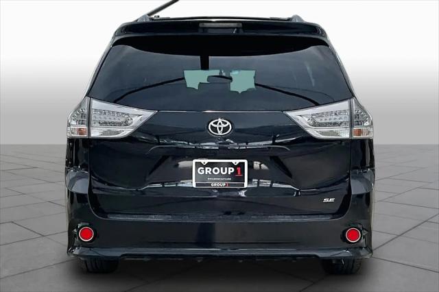 2015 Toyota Sienna SE 8 Passenger