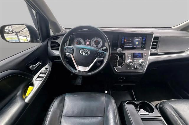 2015 Toyota Sienna SE 8 Passenger