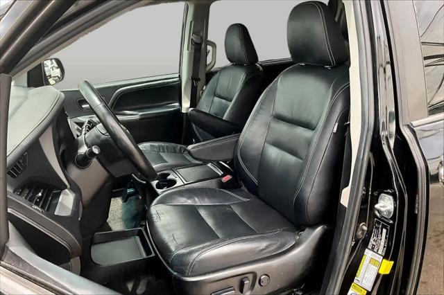 2015 Toyota Sienna SE 8 Passenger
