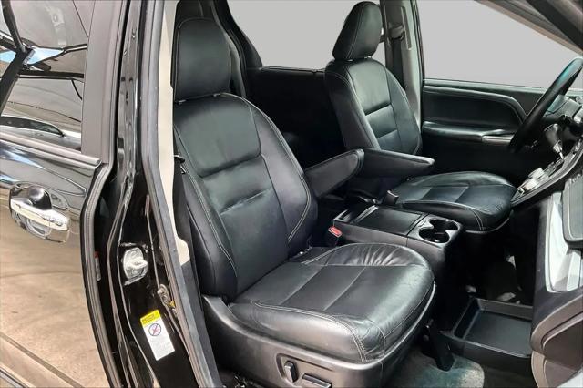 2015 Toyota Sienna SE 8 Passenger