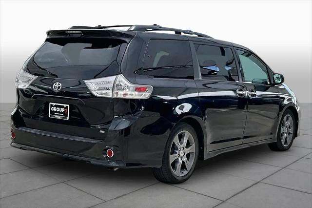 2015 Toyota Sienna SE 8 Passenger