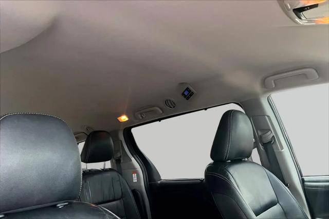 2015 Toyota Sienna SE 8 Passenger
