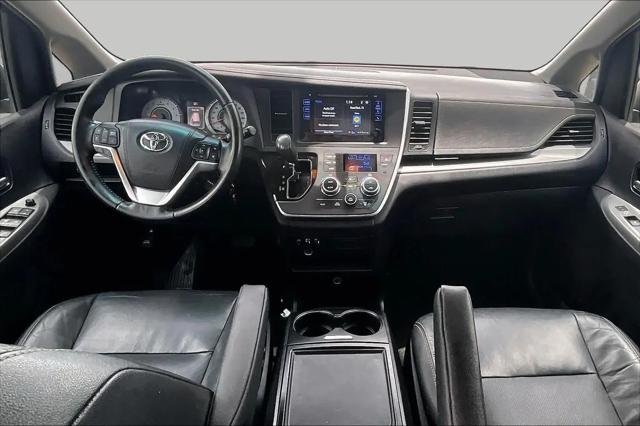 2015 Toyota Sienna SE 8 Passenger