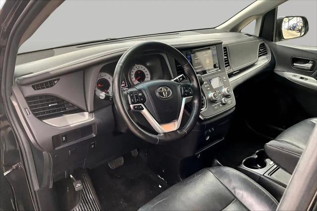 2015 Toyota Sienna SE 8 Passenger