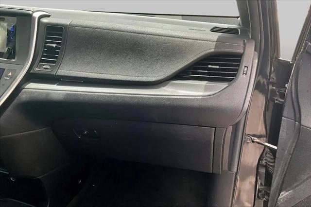 2015 Toyota Sienna SE 8 Passenger