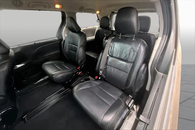 2015 Toyota Sienna SE 8 Passenger