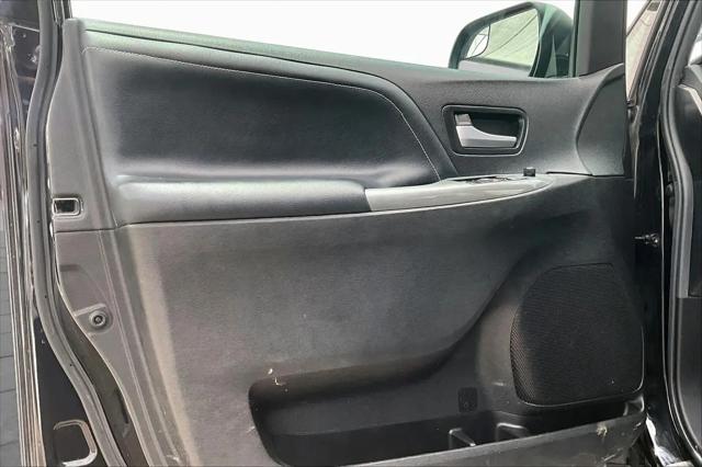 2015 Toyota Sienna SE 8 Passenger