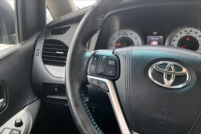 2015 Toyota Sienna SE 8 Passenger