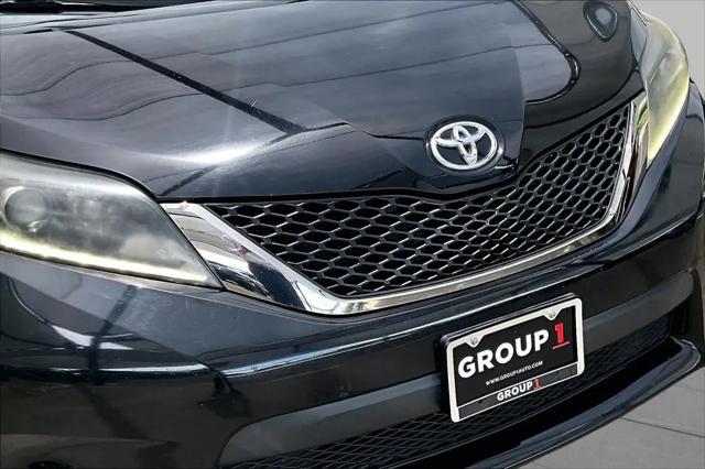2015 Toyota Sienna SE 8 Passenger