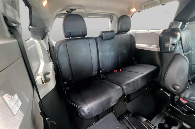 2015 Toyota Sienna SE 8 Passenger
